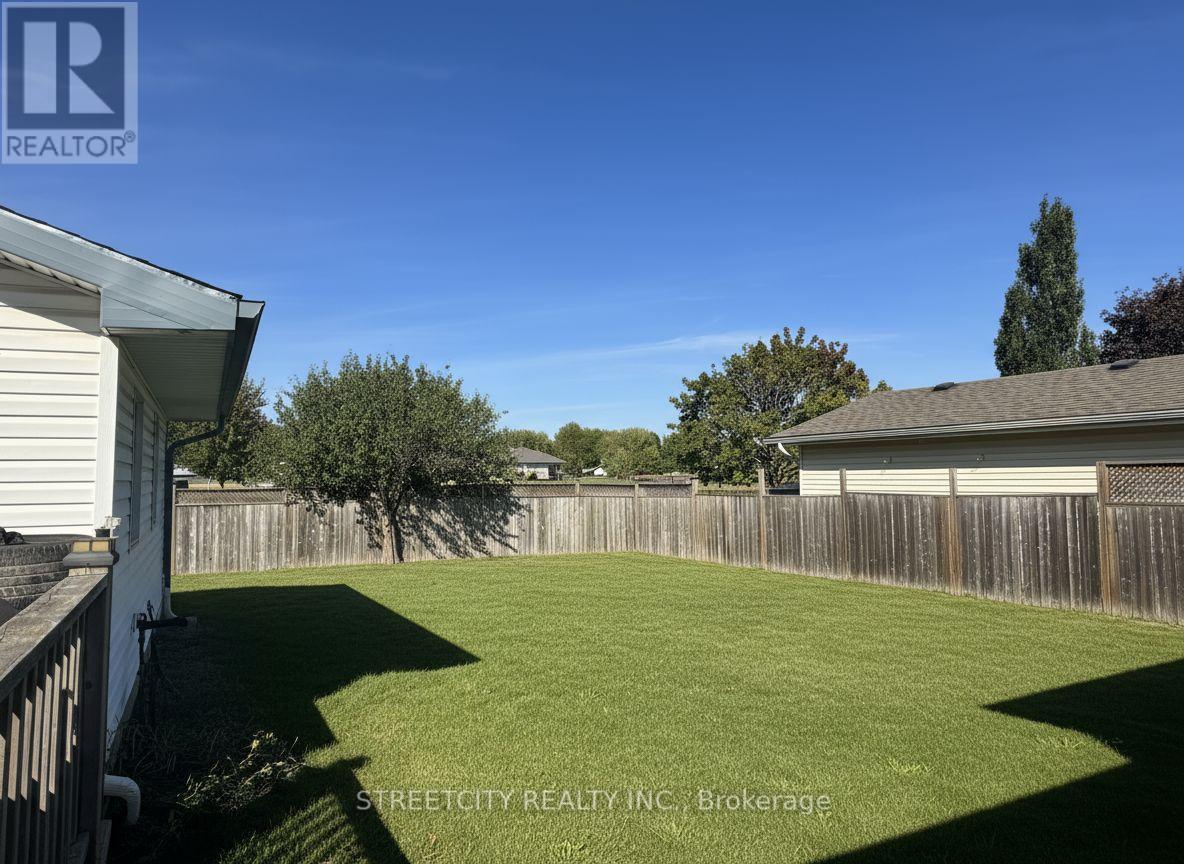 993 Osgoode Drive, London South (South Y), Ontario  N6E 1C9 - Photo 19 - X12340095