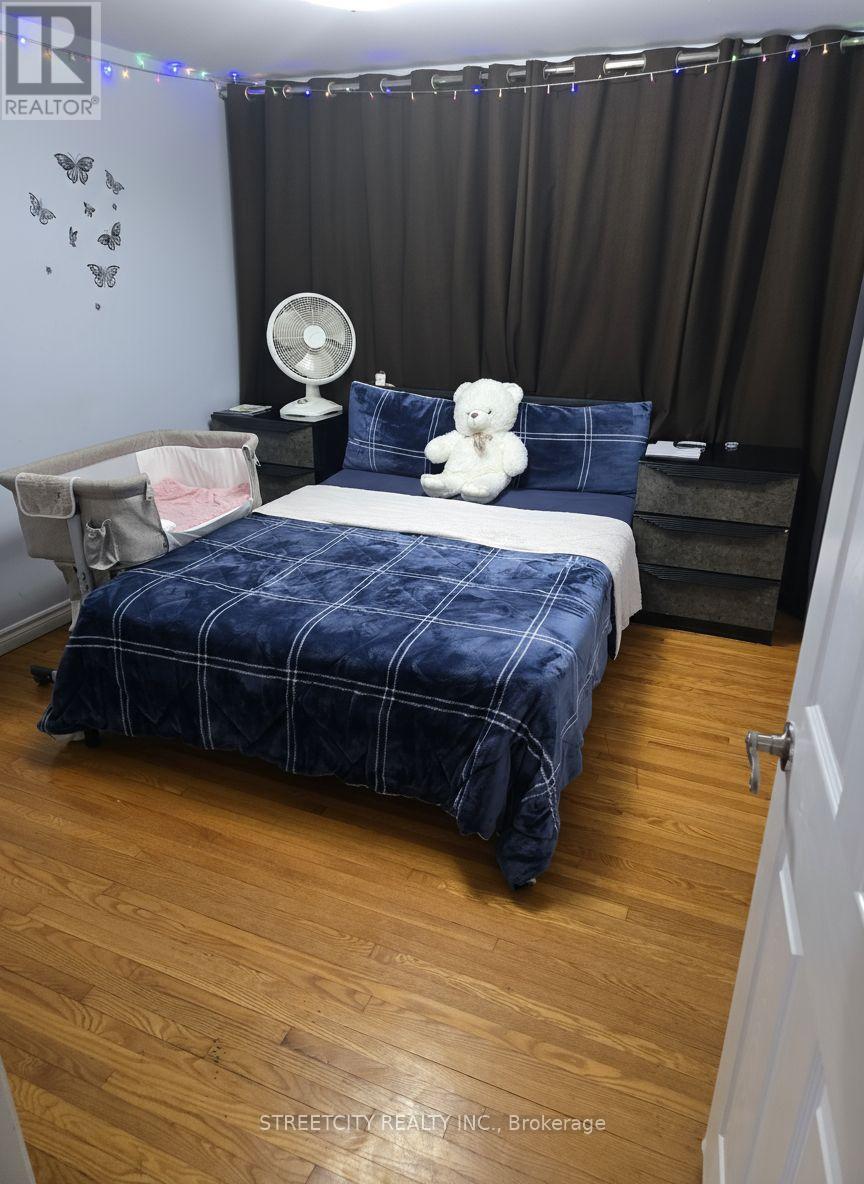 993 Osgoode Drive, London South (South Y), Ontario  N6E 1C9 - Photo 5 - X12340095