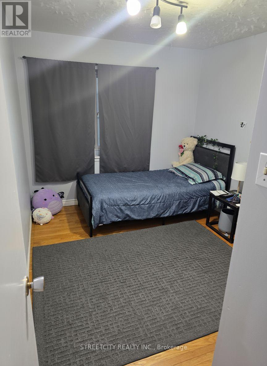 993 Osgoode Drive, London South (South Y), Ontario  N6E 1C9 - Photo 9 - X12340095