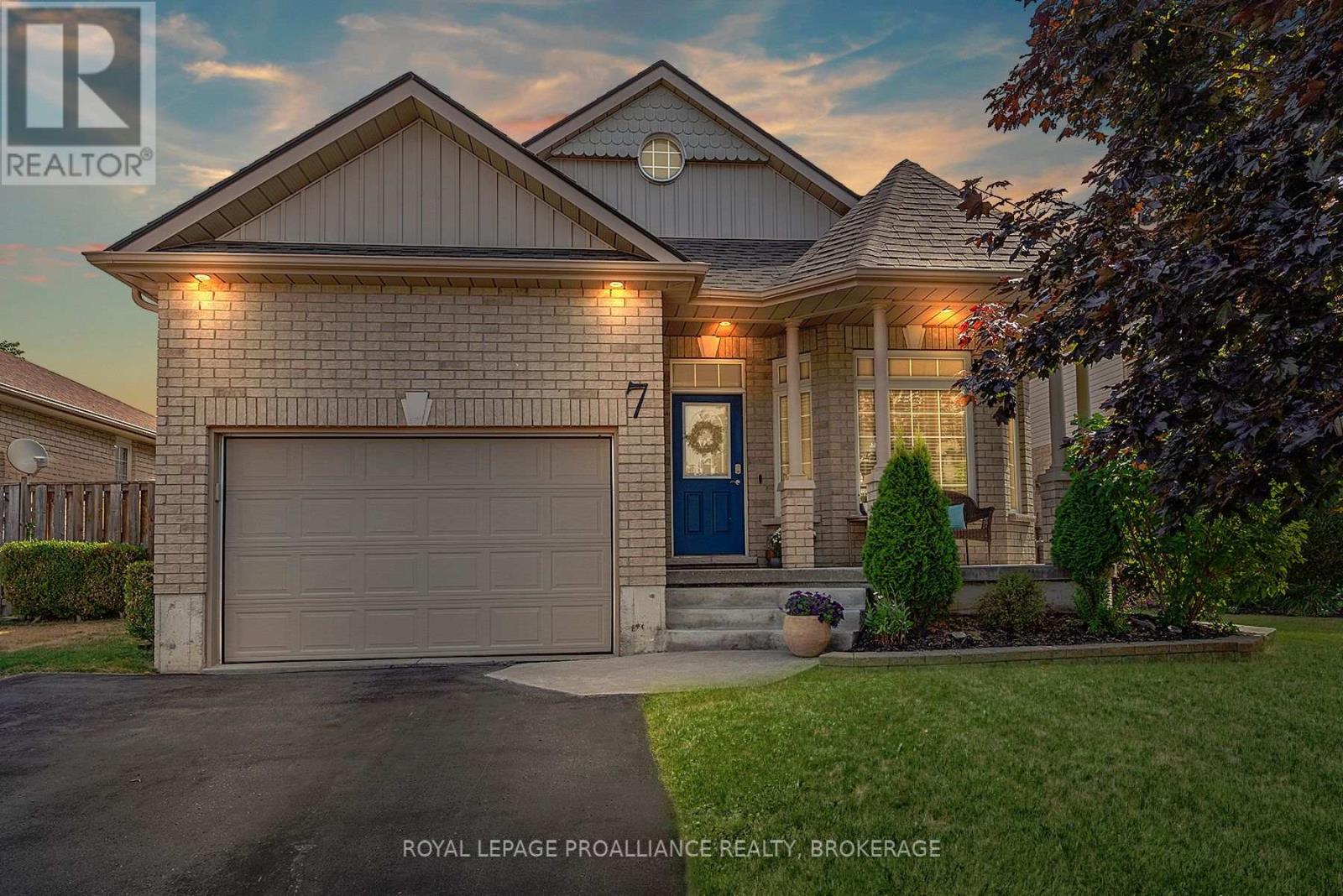 7 Gardiner Street, Belleville, Ontario  K8N 0L8 - Photo 1 - X12425853