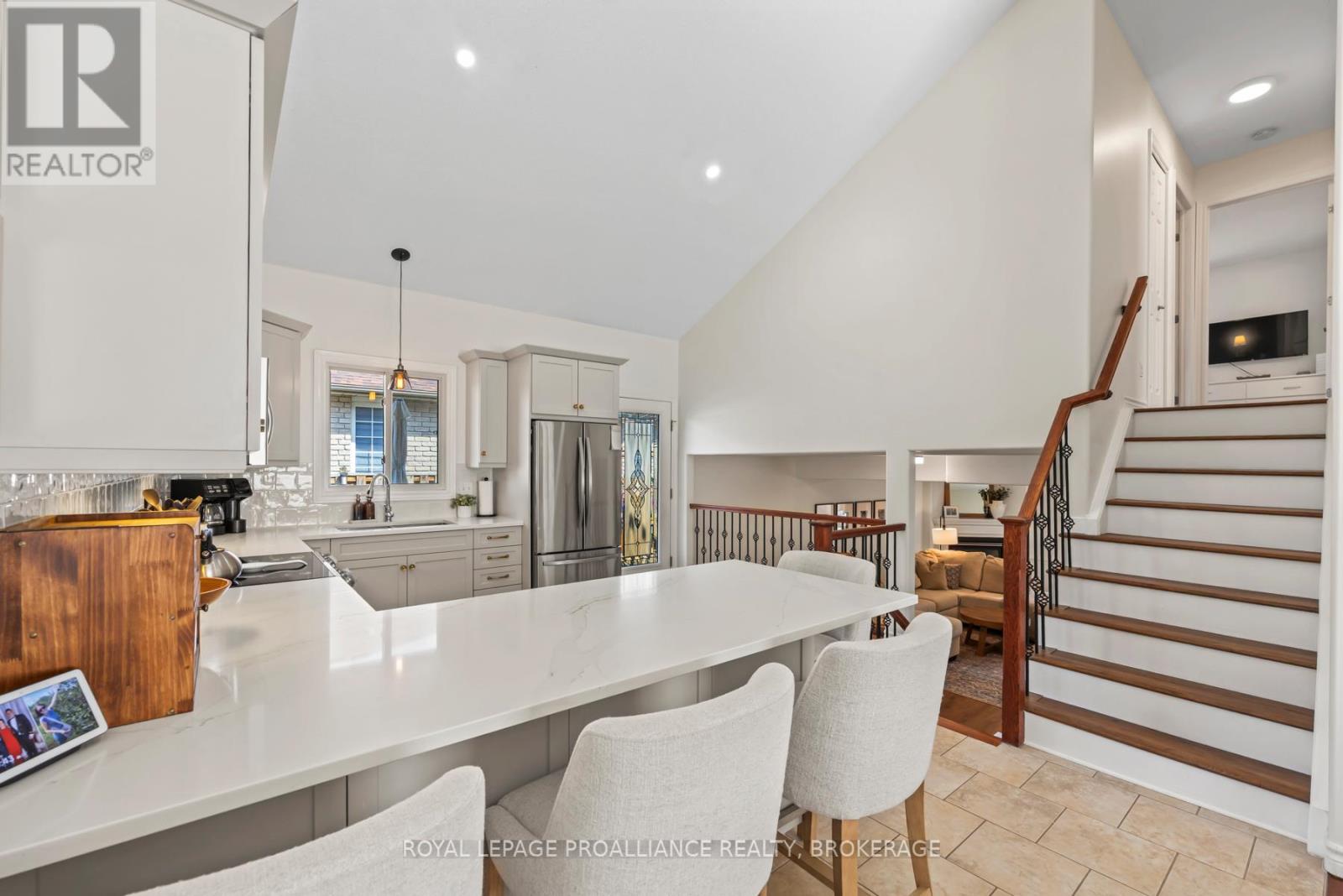 7 Gardiner Street, Belleville, Ontario  K8N 0L8 - Photo 10 - X12425853