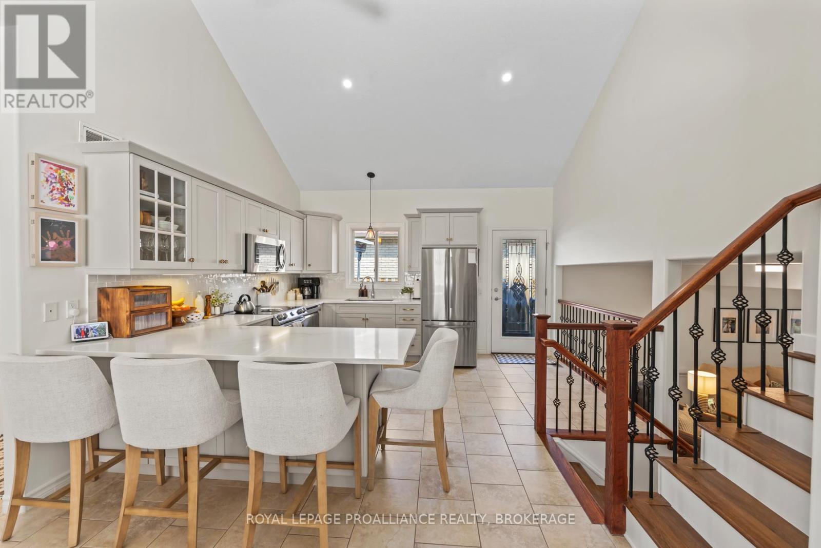 7 Gardiner Street, Belleville, Ontario  K8N 0L8 - Photo 13 - X12425853