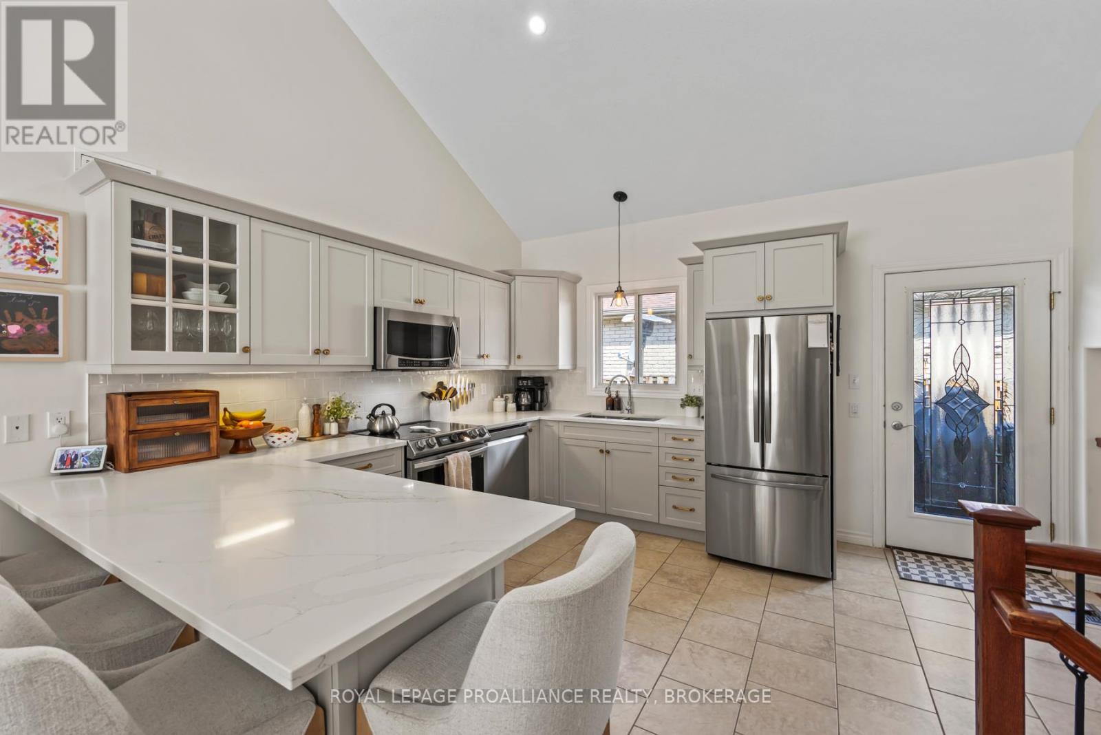 7 Gardiner Street, Belleville, Ontario  K8N 0L8 - Photo 14 - X12425853