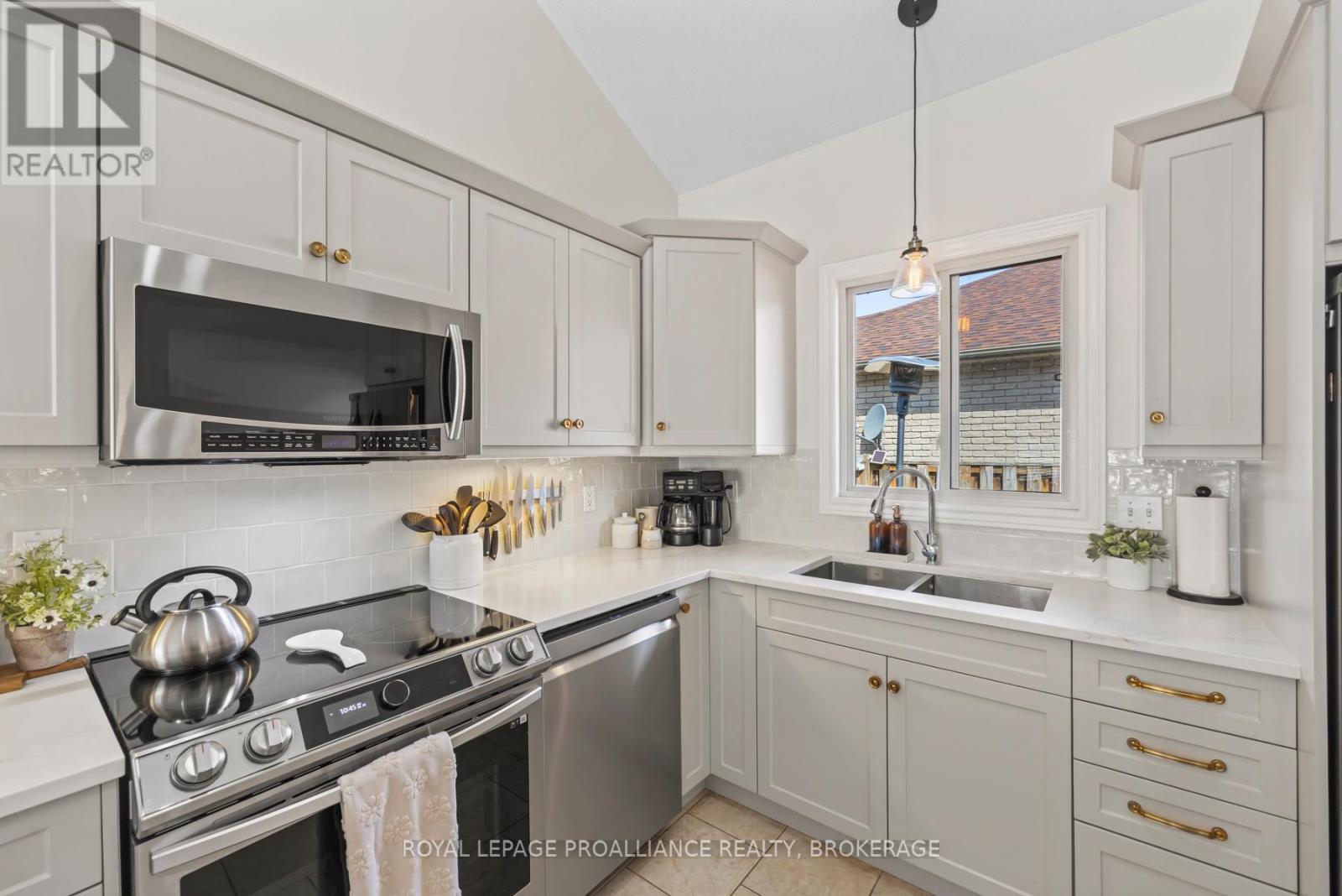 7 Gardiner Street, Belleville, Ontario  K8N 0L8 - Photo 16 - X12425853
