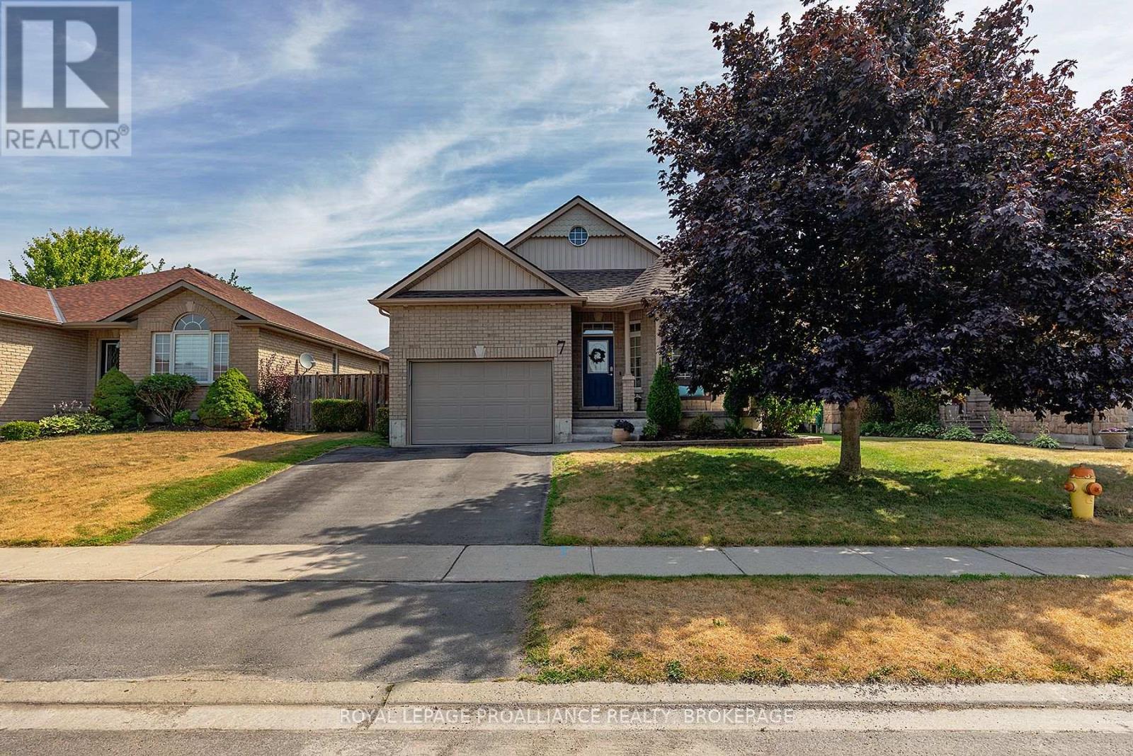 7 Gardiner Street, Belleville, Ontario  K8N 0L8 - Photo 2 - X12425853