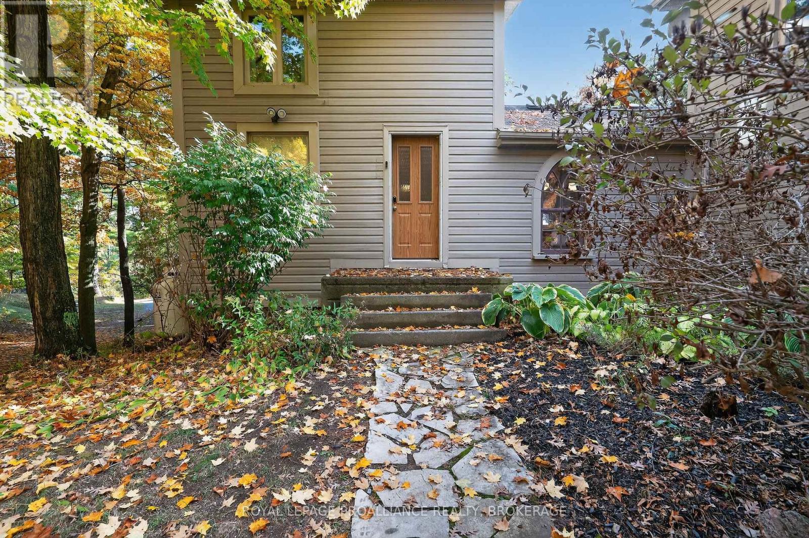 18 Hickory Lane, Frontenac, Ontario  K0H 2L0 - Photo 5 - X12425908