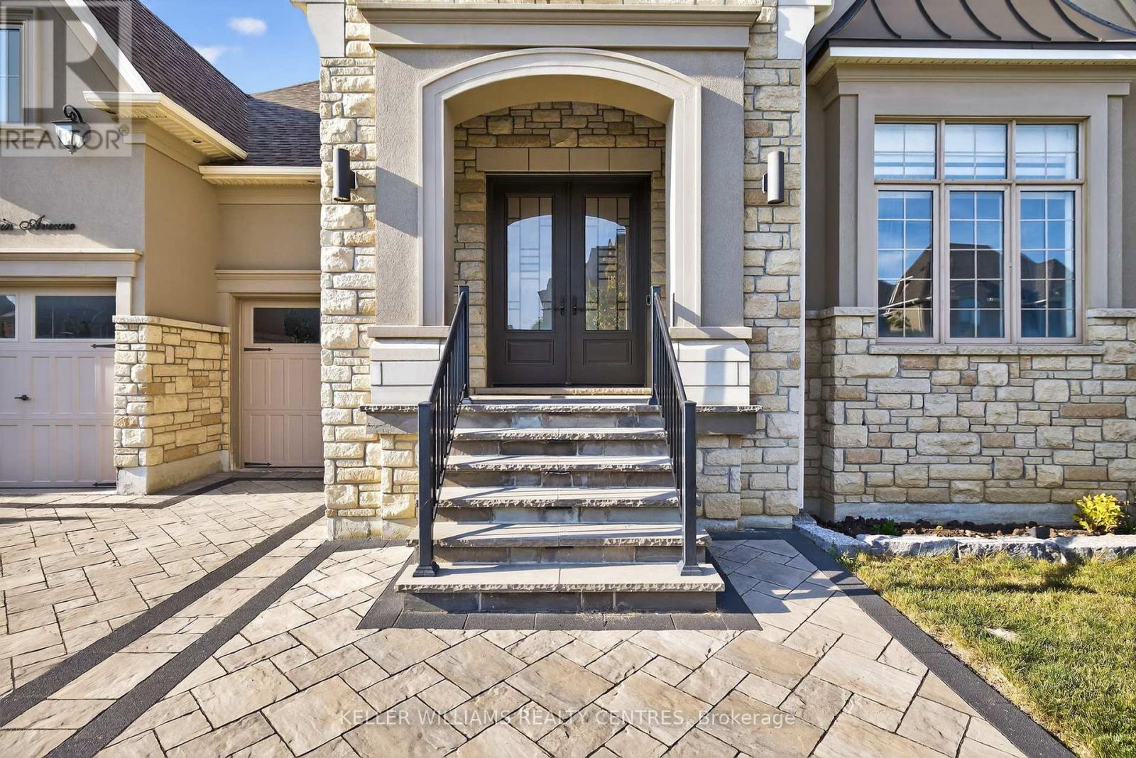10 Larkin Avenue, King, Ontario  L7B 0N8 - Photo 5 - N12421451