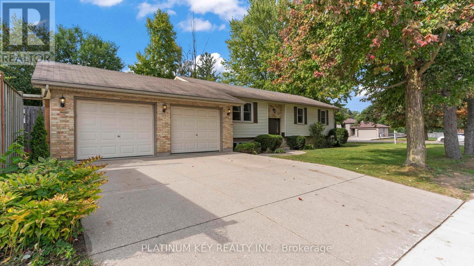 688 John Street, Strathroy-Caradoc, Ontario  N0L 1W0 - Photo 1 - X12425872