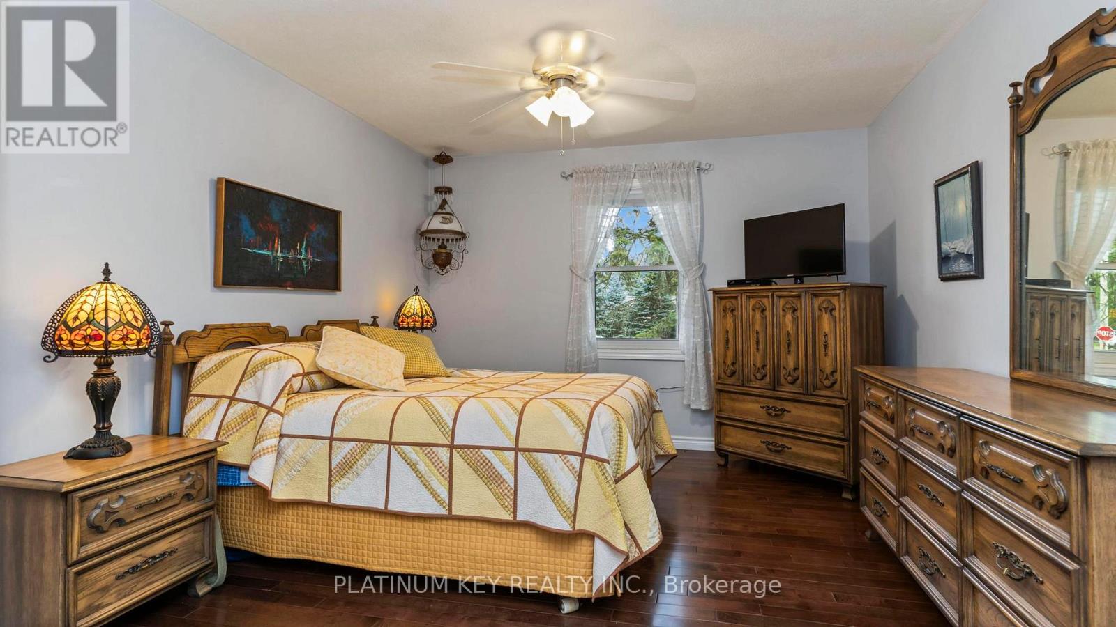 688 John Street, Strathroy-Caradoc, Ontario  N0L 1W0 - Photo 12 - X12425872