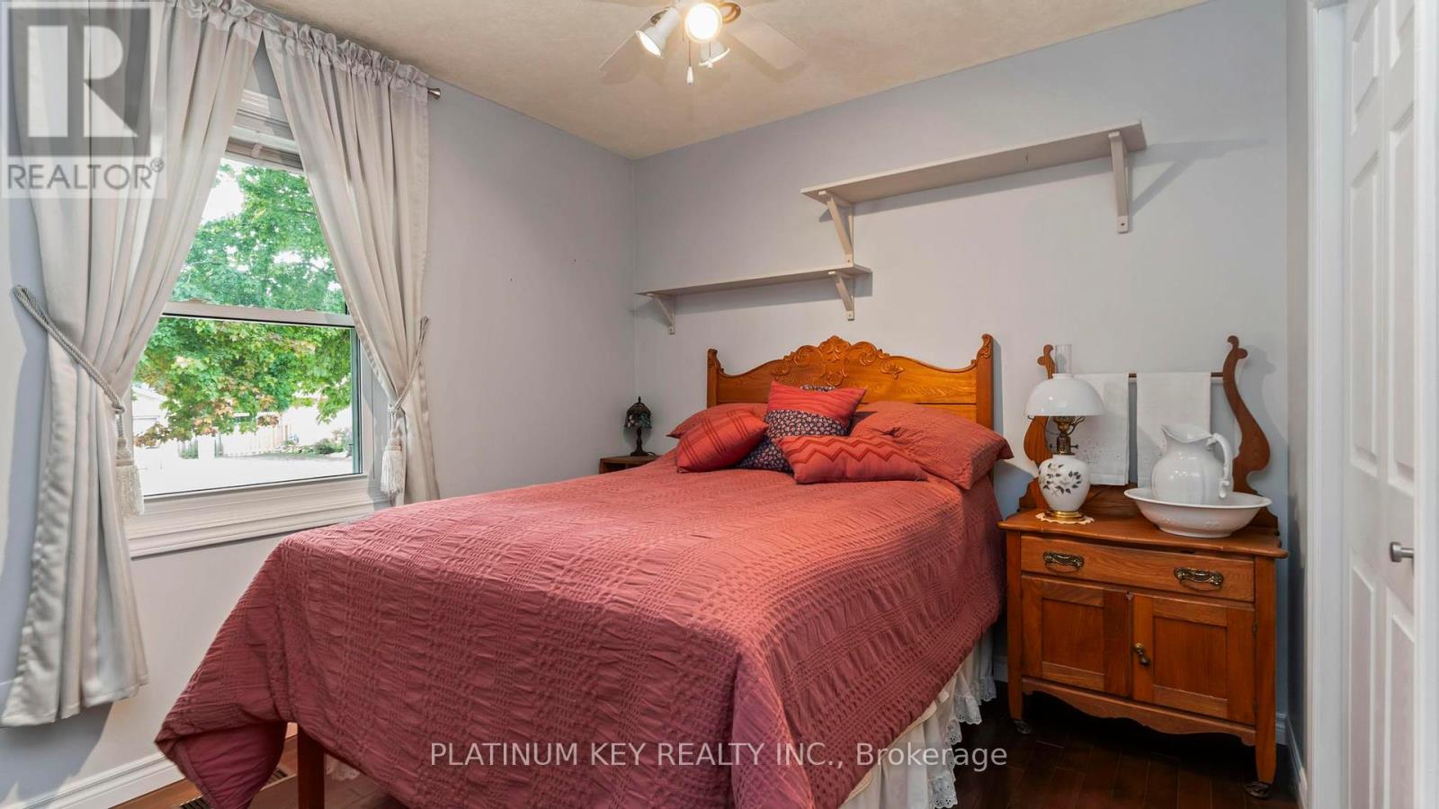 688 John Street, Strathroy-Caradoc, Ontario  N0L 1W0 - Photo 15 - X12425872