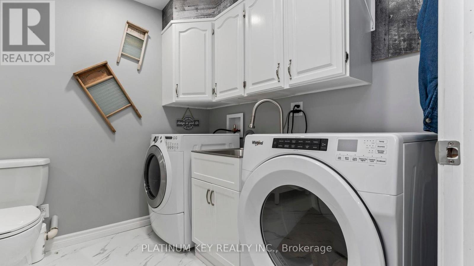 688 John Street, Strathroy-Caradoc, Ontario  N0L 1W0 - Photo 20 - X12425872