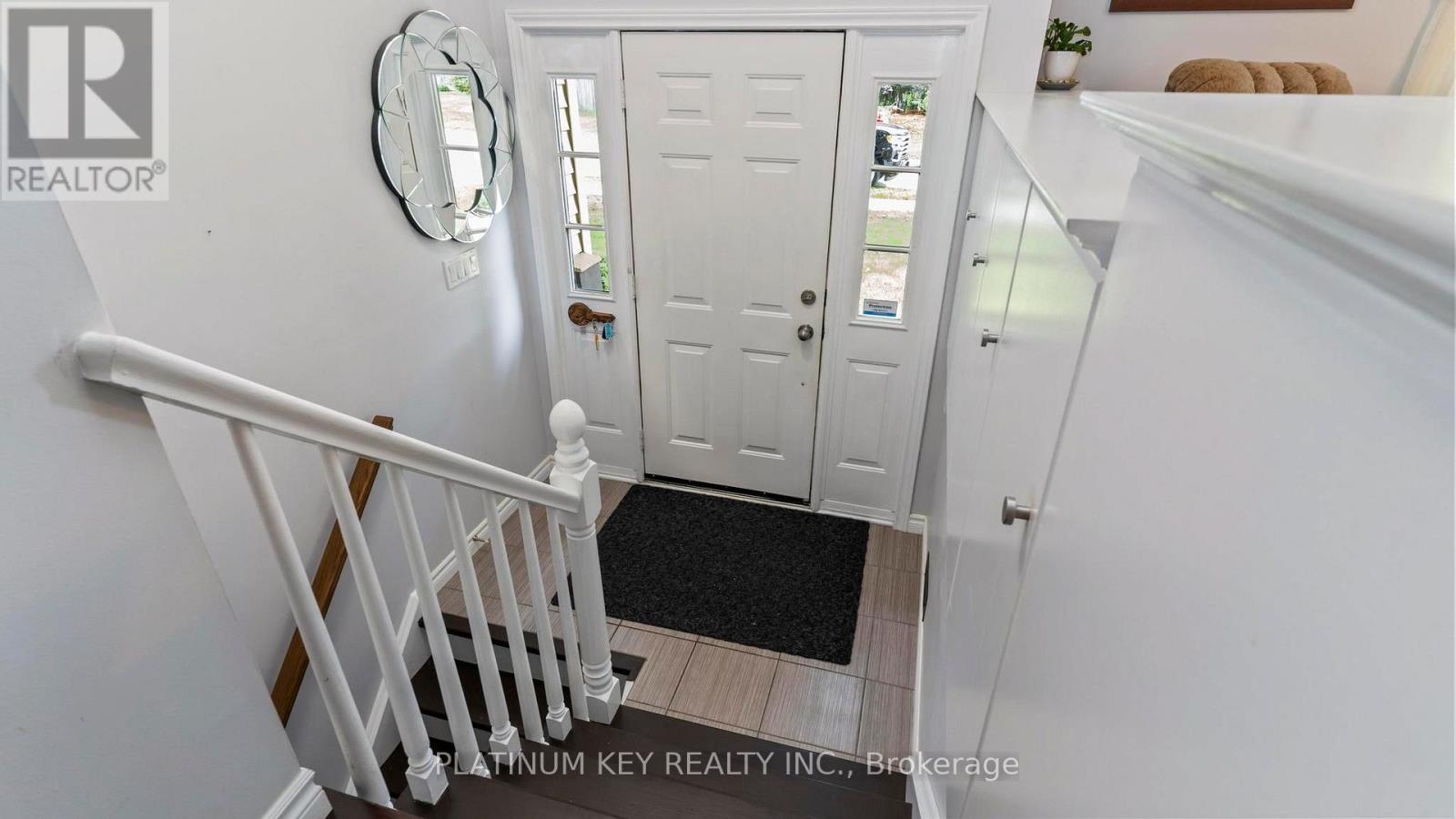 688 John Street, Strathroy-Caradoc, Ontario  N0L 1W0 - Photo 4 - X12425872