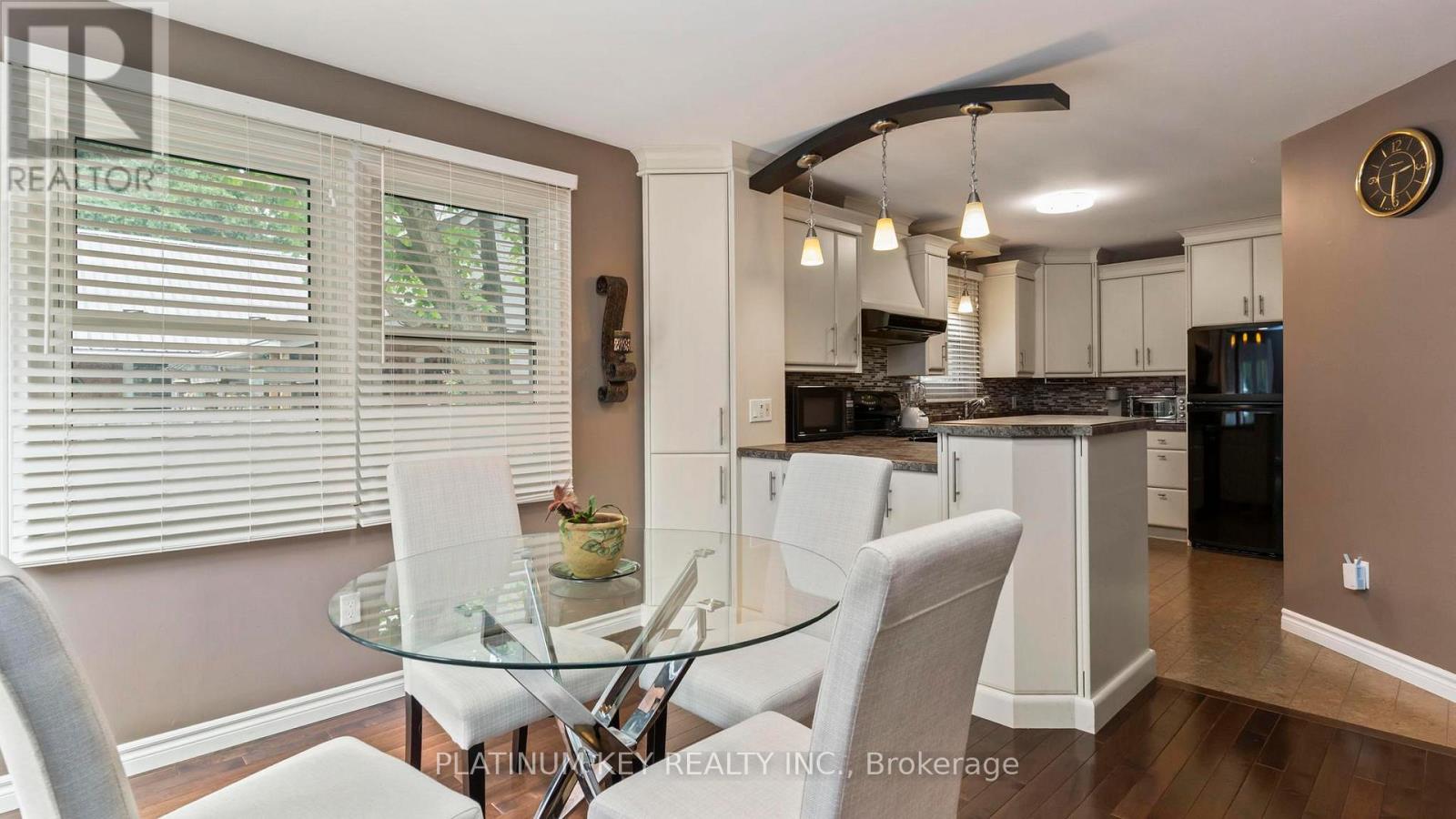 688 John Street, Strathroy-Caradoc, Ontario  N0L 1W0 - Photo 8 - X12425872