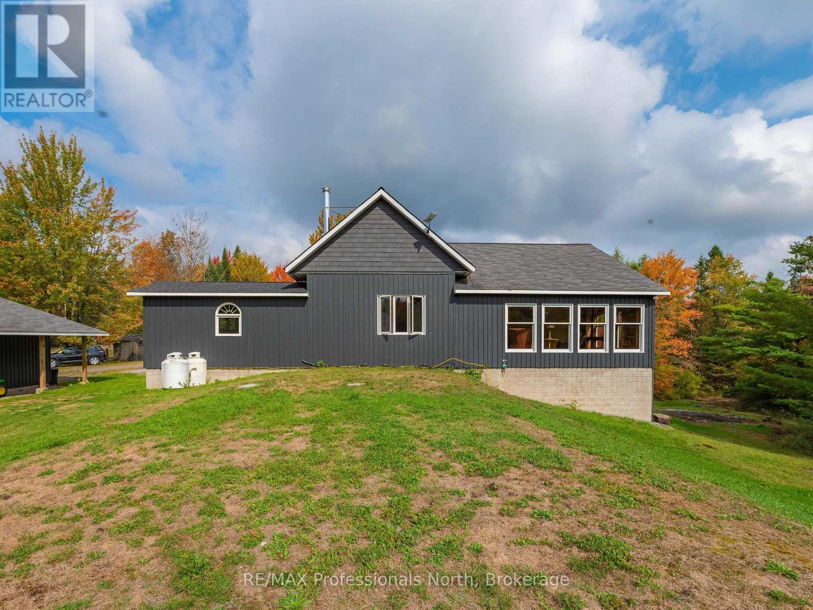 1110 Sedgwick Road, Minden Hills, Ontario  K0M 2K0 - Photo 3 - X12425923