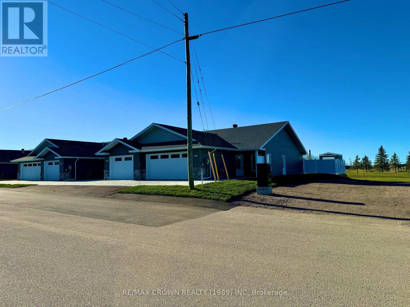 26 Golf Street, Kapuskasing, Ontario  P5N 3J6 - Photo 2 - T12425835