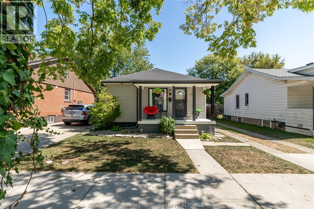 MLS# 25023946: 1424 Arthur ROAD, Windsor, Canada