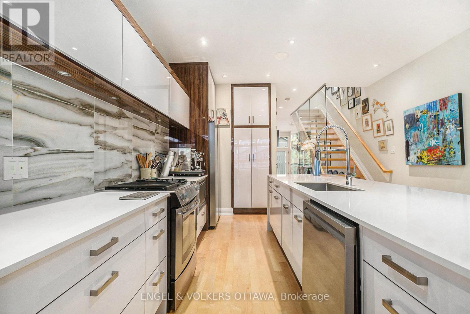 376b Wilmont Avenue, Ottawa, Ontario  K2A 0B1 - Photo 9 - X12425871