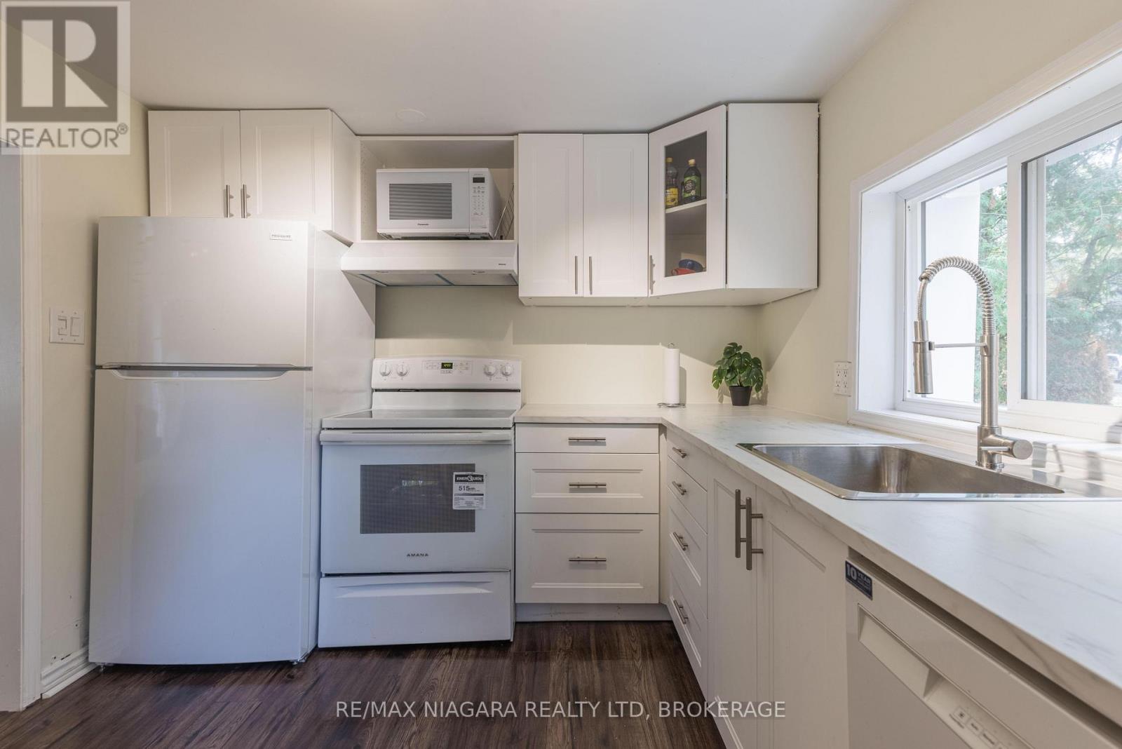 6 Circle Street, Niagara-On-The-Lake, Ontario  L0S 1J0 - Photo 11 - X12425840