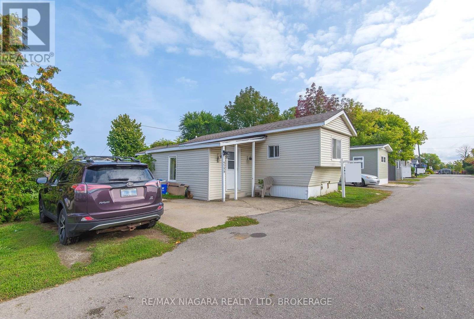 4599 Abigail Lane, Lincoln (Beamsville), Ontario  L3J 0W1 - Photo 4 - X12425918