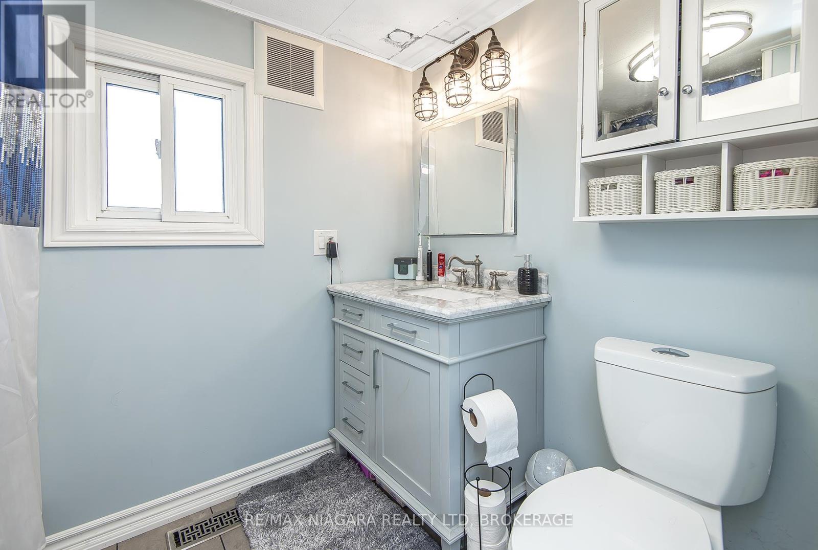4599 Abigail Lane, Lincoln (Beamsville), Ontario  L3J 0W1 - Photo 6 - X12425918