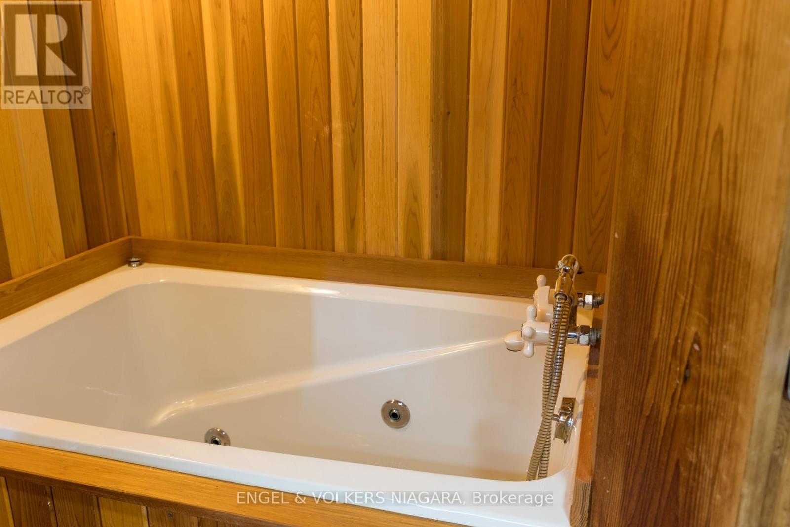 89 Byron Street, Niagara-On-The-Lake, Ontario  L0S 1J0 - Photo 19 - X12425920