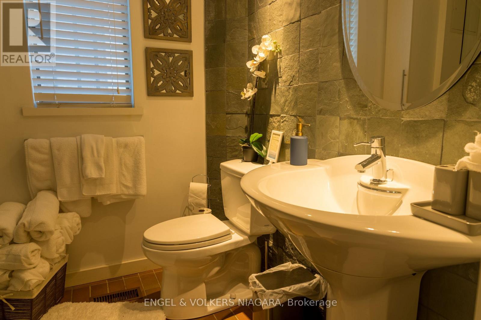 89 Byron Street, Niagara-On-The-Lake, Ontario  L0S 1J0 - Photo 22 - X12425920