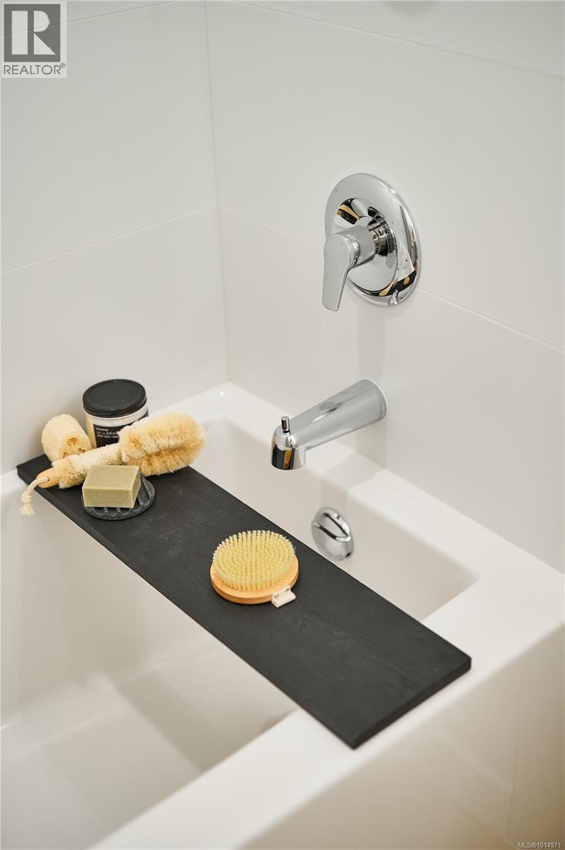 116 1115 Johnson St, Victoria, British Columbia V8V 0H2 - Photo 10 - 1014971