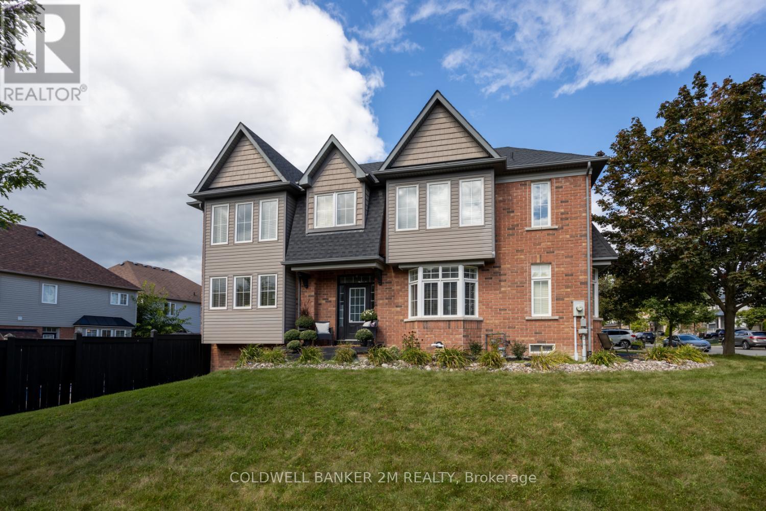 2 Woodbine Place, Oshawa, Ontario  L1L 1C5 - Photo 3 - E12425884