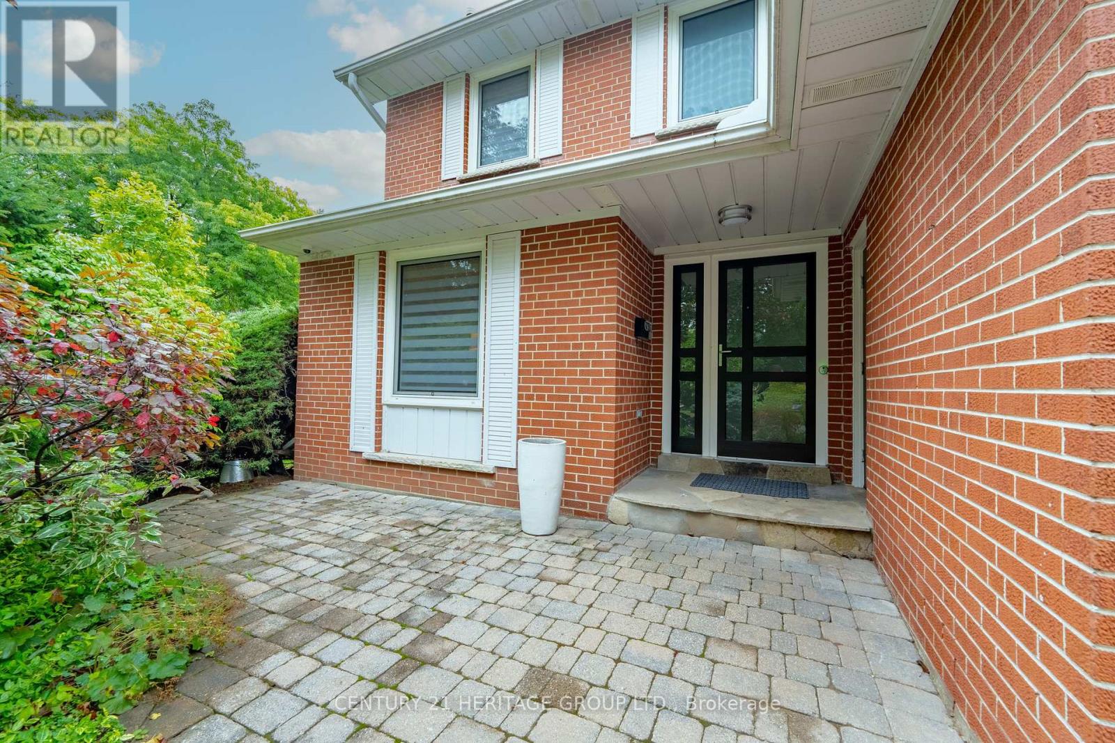 61 Foursome Crescent, Toronto, Ontario  M2P 1W4 - Photo 3 - C12425629