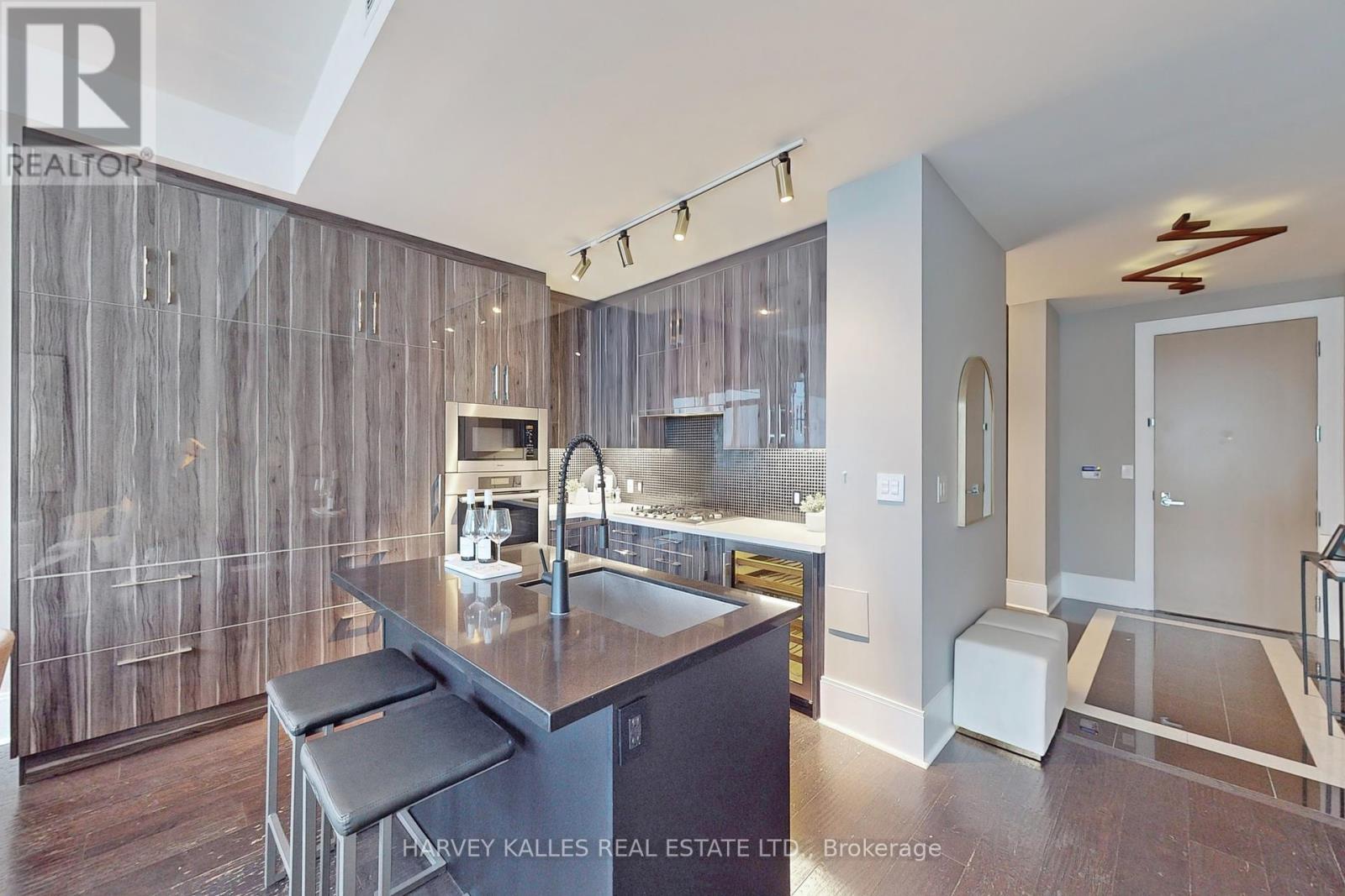 813 - 29 Queens Quay E, Toronto, Ontario  M5E 0A4 - Photo 15 - C12425747
