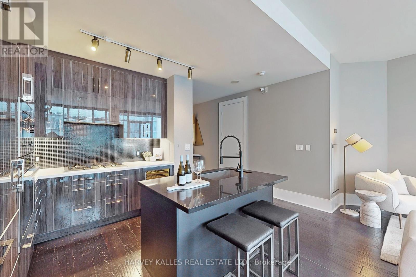 813 - 29 Queens Quay E, Toronto, Ontario  M5E 0A4 - Photo 16 - C12425747