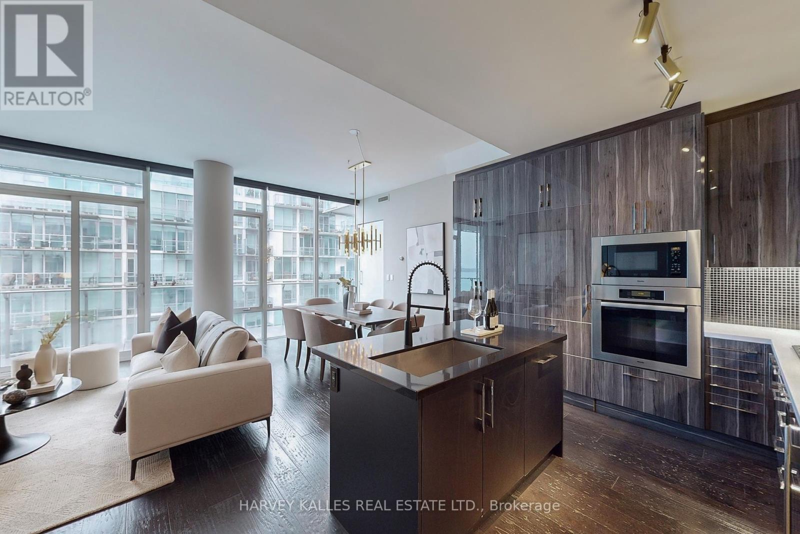 813 - 29 Queens Quay E, Toronto, Ontario  M5E 0A4 - Photo 18 - C12425747
