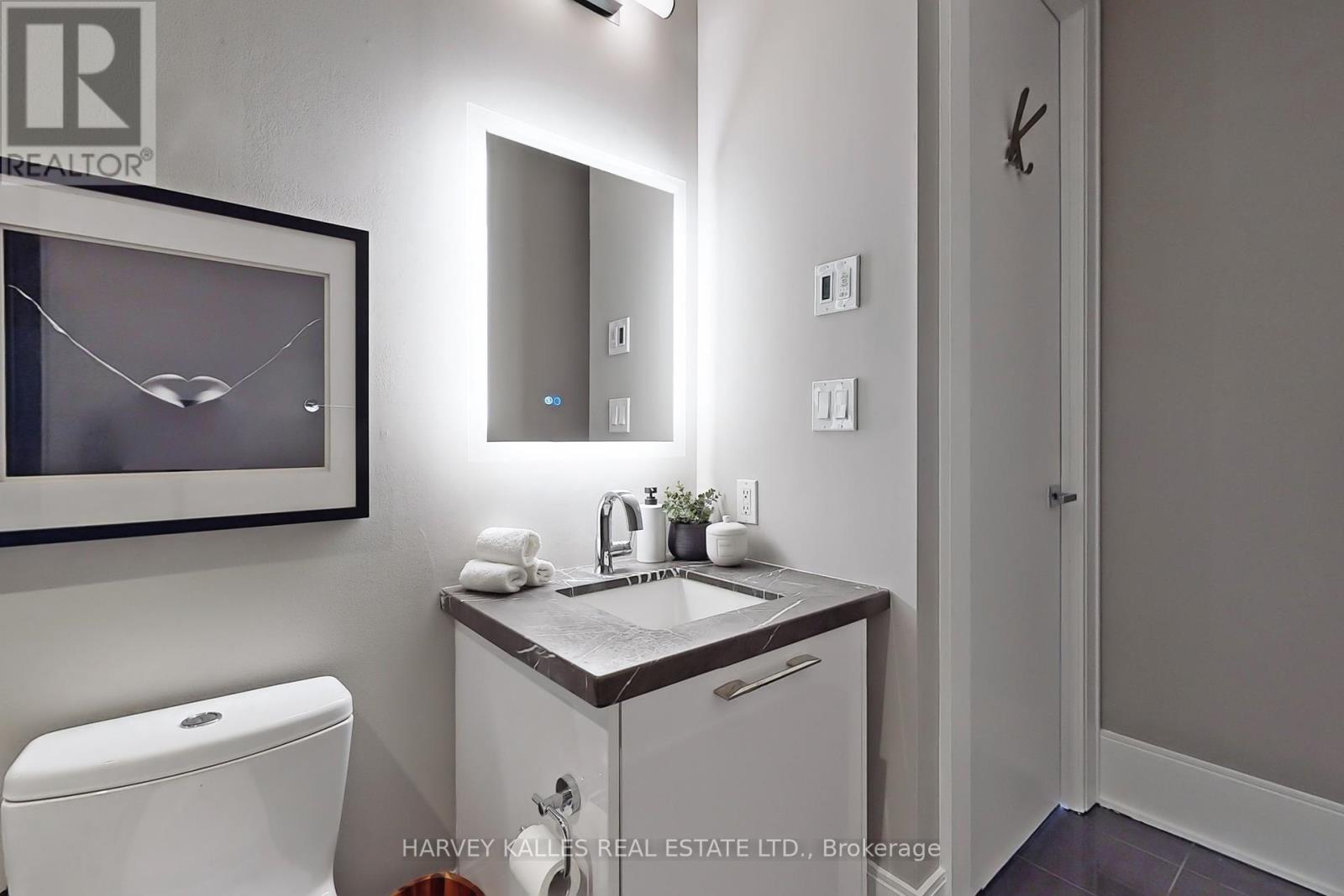 813 - 29 Queens Quay E, Toronto, Ontario  M5E 0A4 - Photo 33 - C12425747