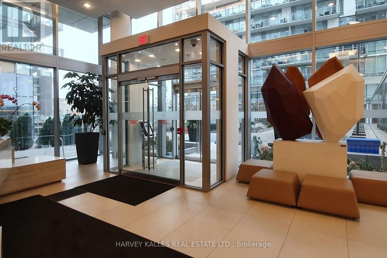 813 - 29 Queens Quay E, Toronto, Ontario  M5E 0A4 - Photo 5 - C12425747