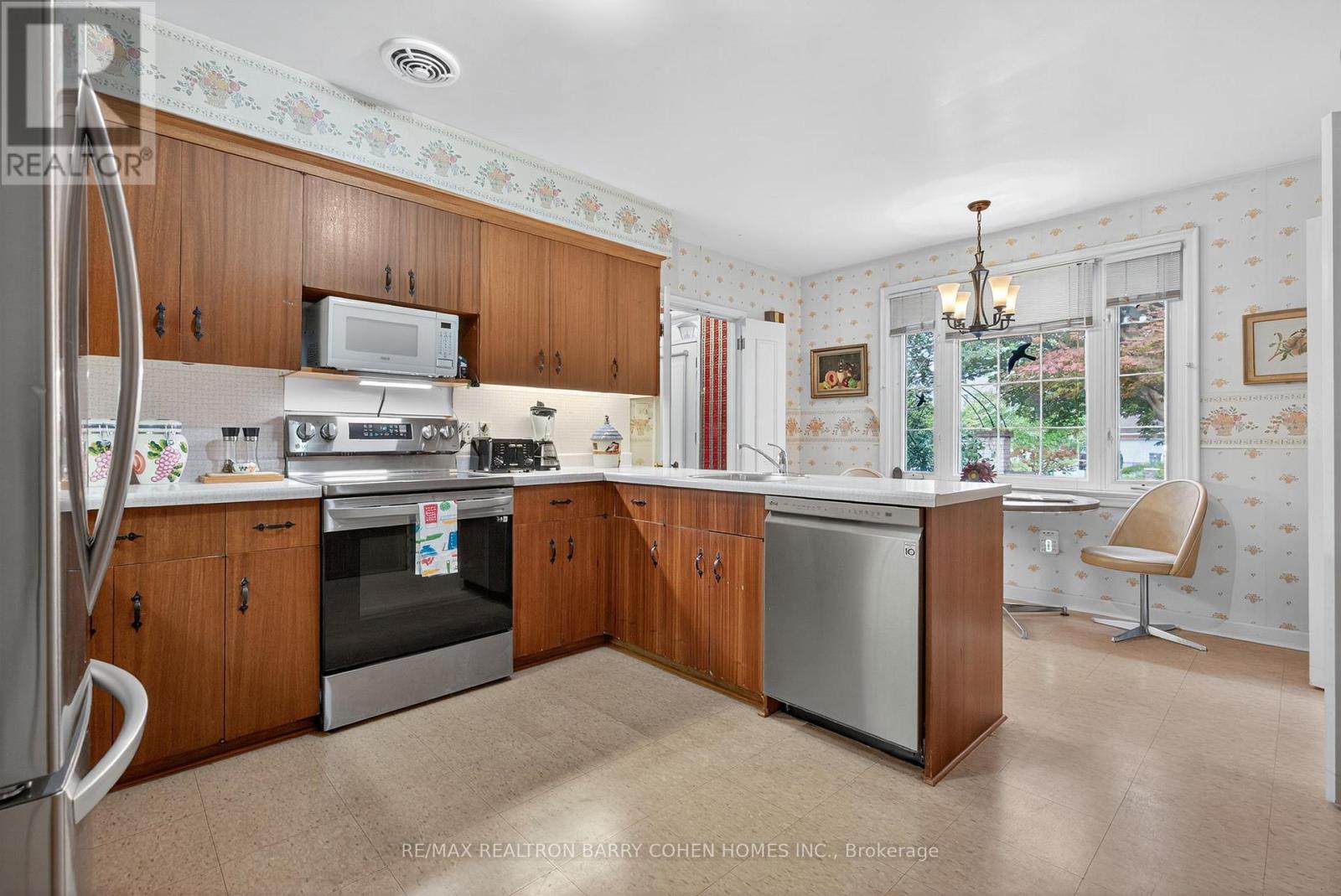 6 Gerald Street, Toronto, Ontario  M2L 2M5 - Photo 18 - C12425789