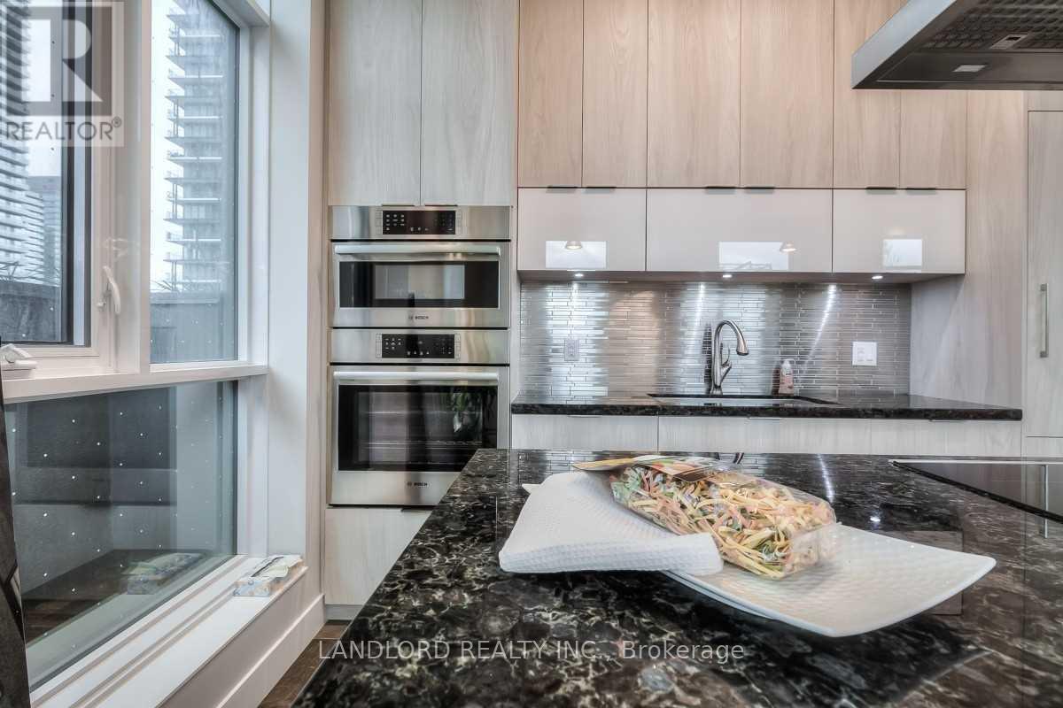 1005 - 318 Richmond Street W, Toronto, Ontario  M5V 0B4 - Photo 6 - C12425814