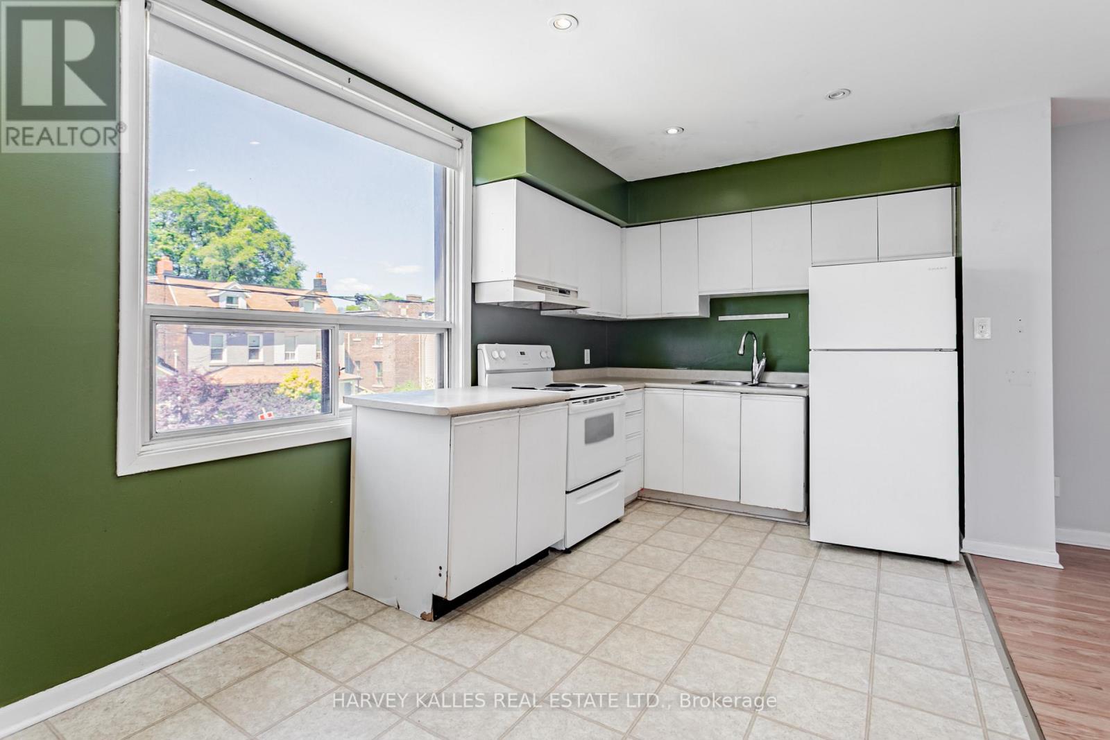 343 Greenwood Avenue, Toronto, Ontario  M4L 2R6 - Photo 12 - E12425761