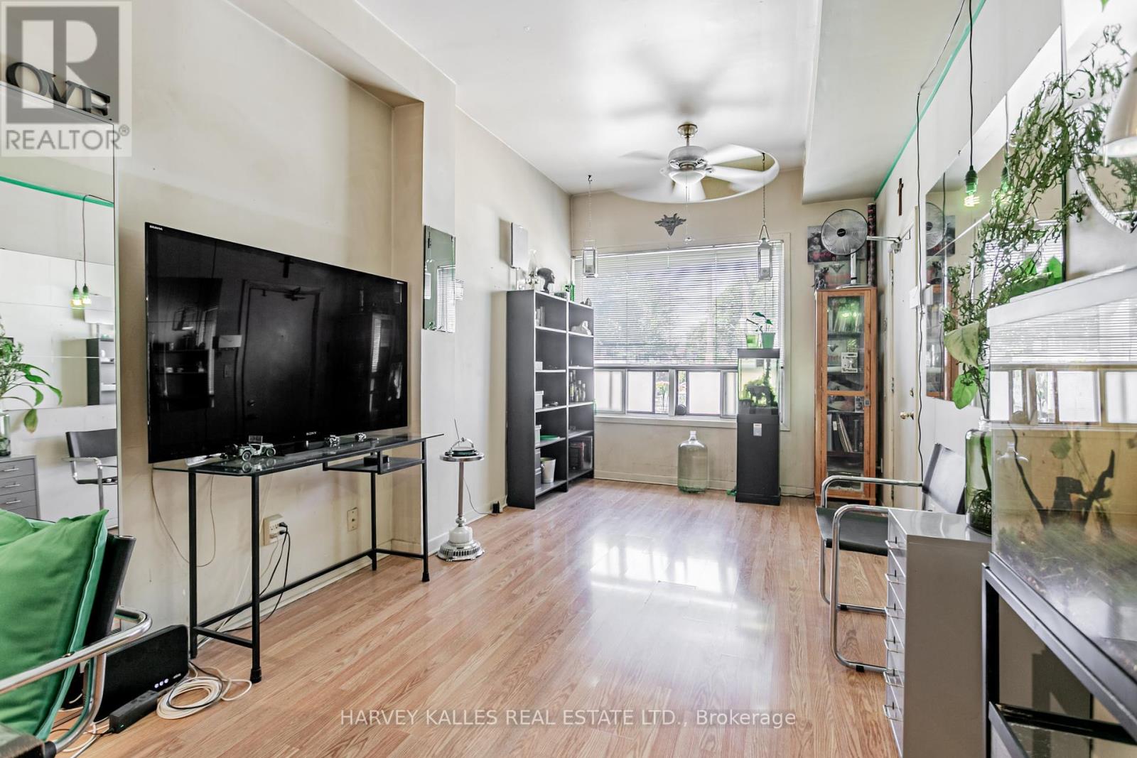 343 Greenwood Avenue, Toronto, Ontario  M4L 2R6 - Photo 4 - E12425761