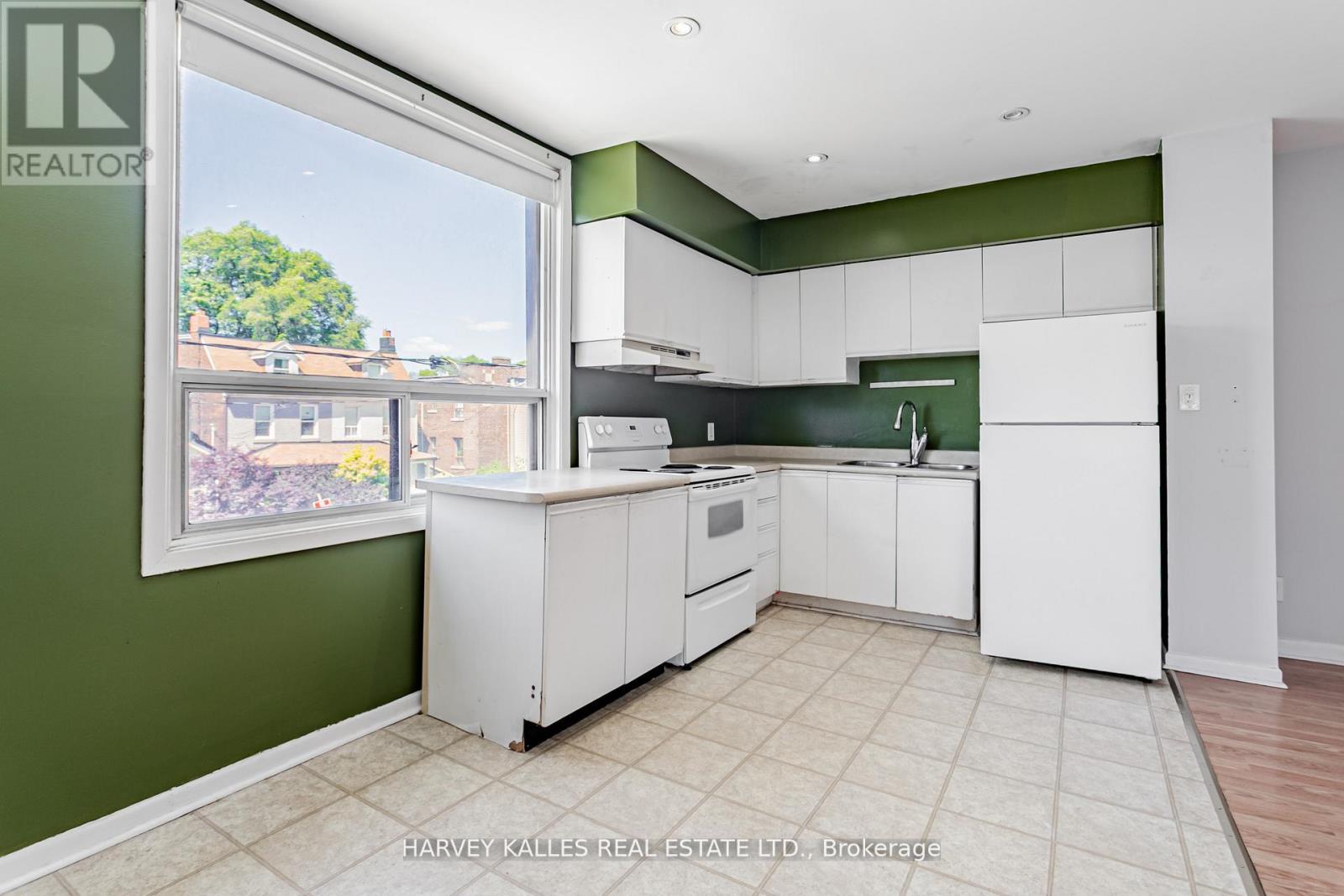 343 Greenwood Avenue, Toronto, Ontario  M4L 2R6 - Photo 12 - E12425776