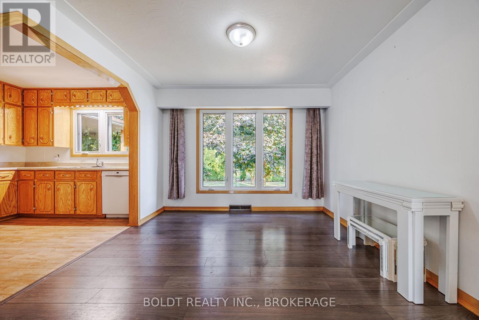 1591 Concession 4 Road, Niagara-On-The-Lake, Ontario  L0S 1J0 - Photo 10 - X12424378