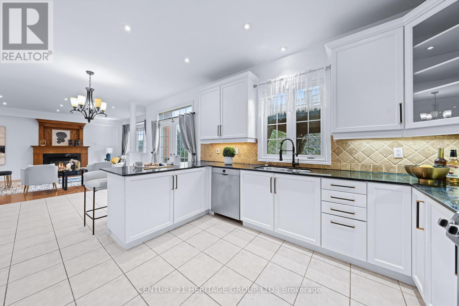 229 Willis Drive, Aurora, Ontario  L4G 7M2 - Photo 8 - N12425694
