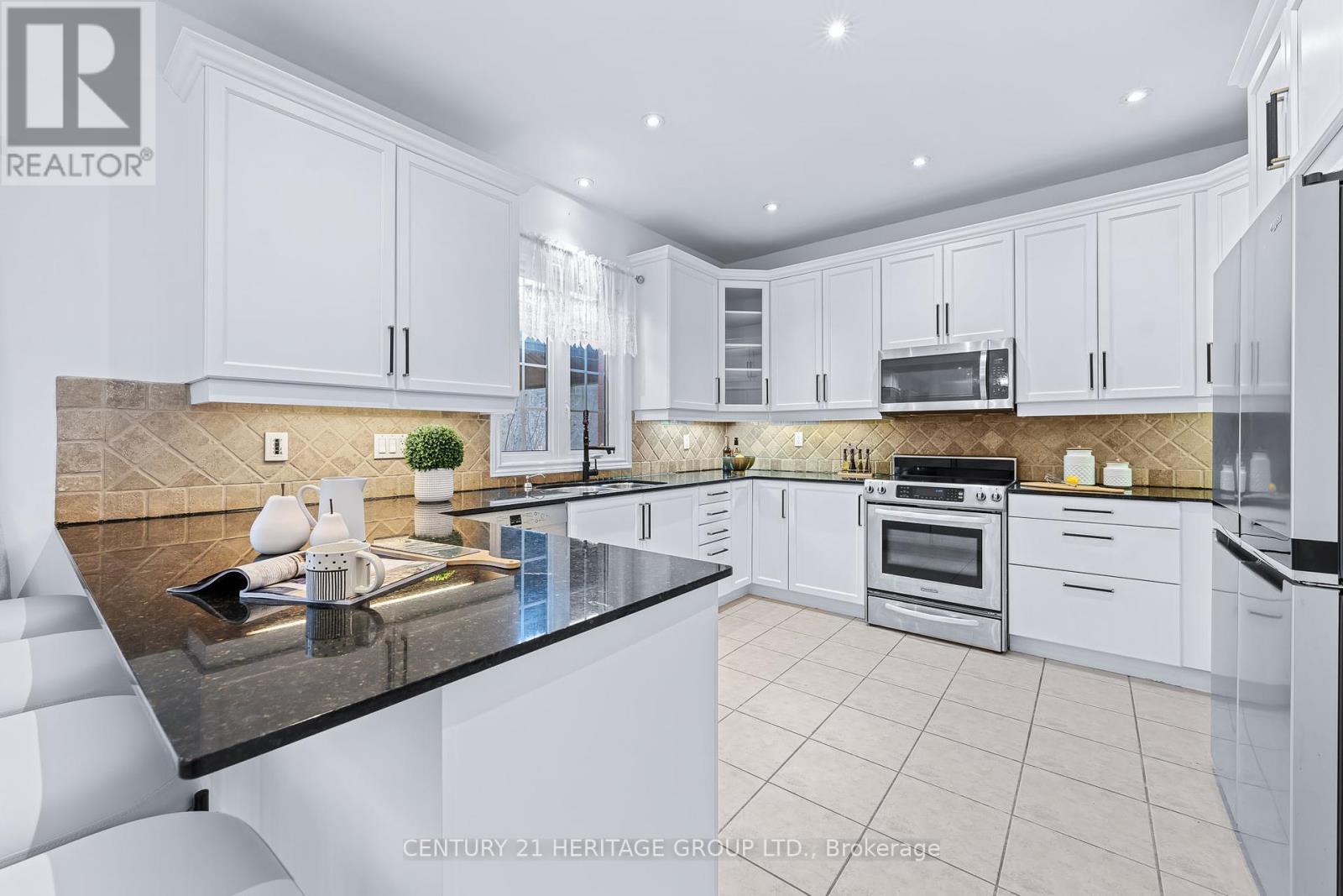 229 Willis Drive, Aurora, Ontario  L4G 7M2 - Photo 9 - N12425694