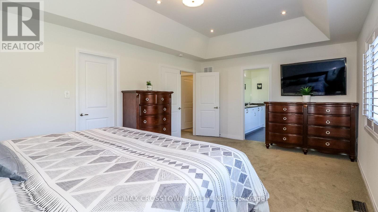 1709 Emberton Way, Innisfil, Ontario  L9S 0N4 - Photo 17 - N12425808