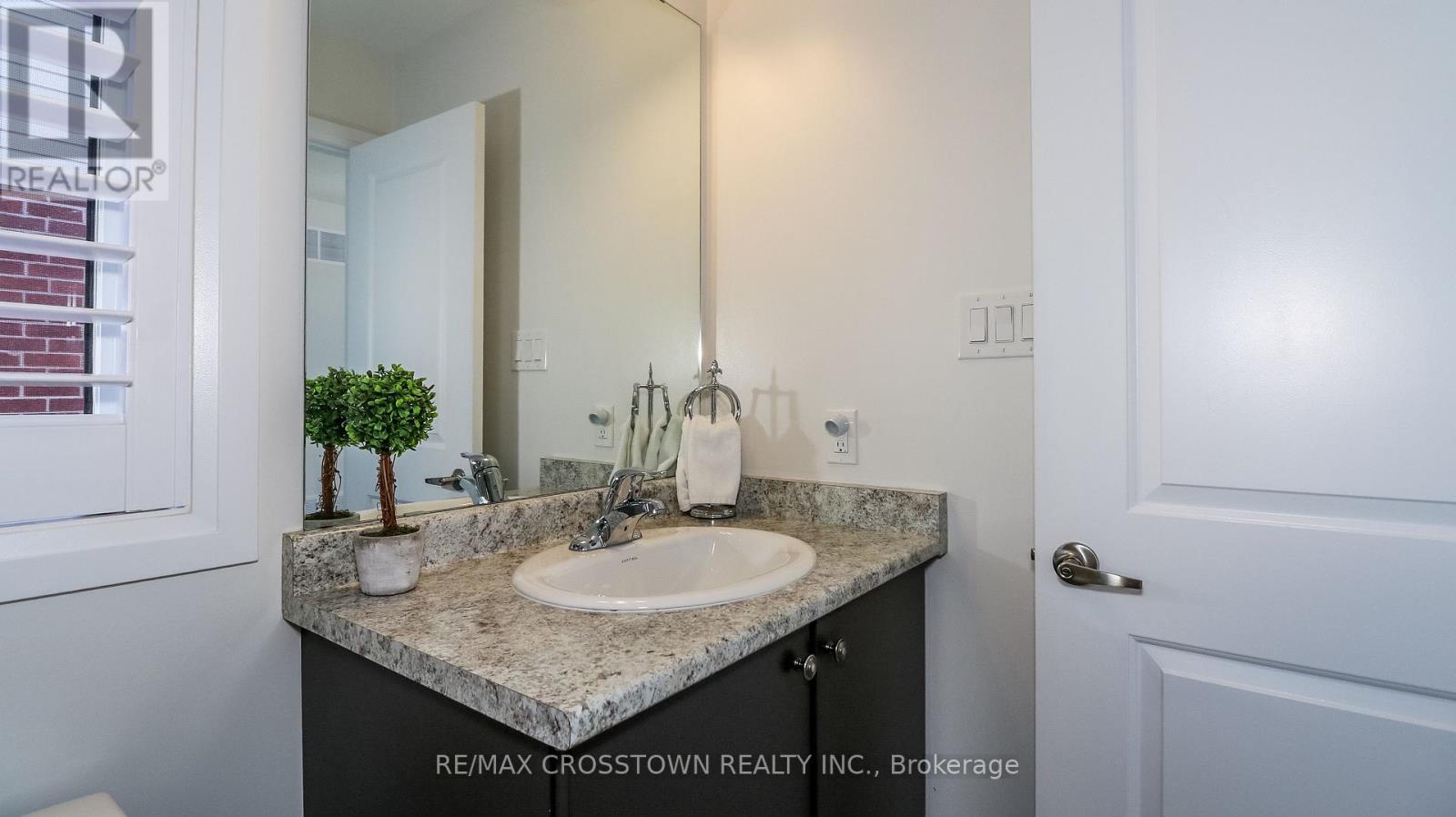 1709 Emberton Way, Innisfil, Ontario  L9S 0N4 - Photo 23 - N12425808