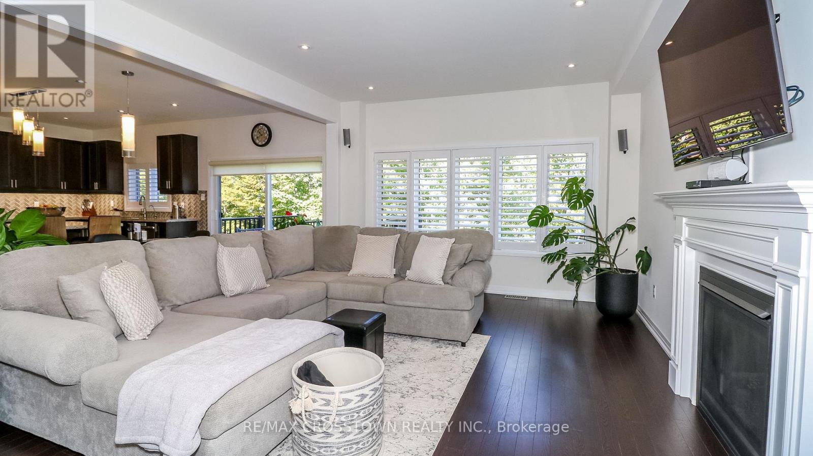 1709 Emberton Way, Innisfil, Ontario  L9S 0N4 - Photo 9 - N12425808