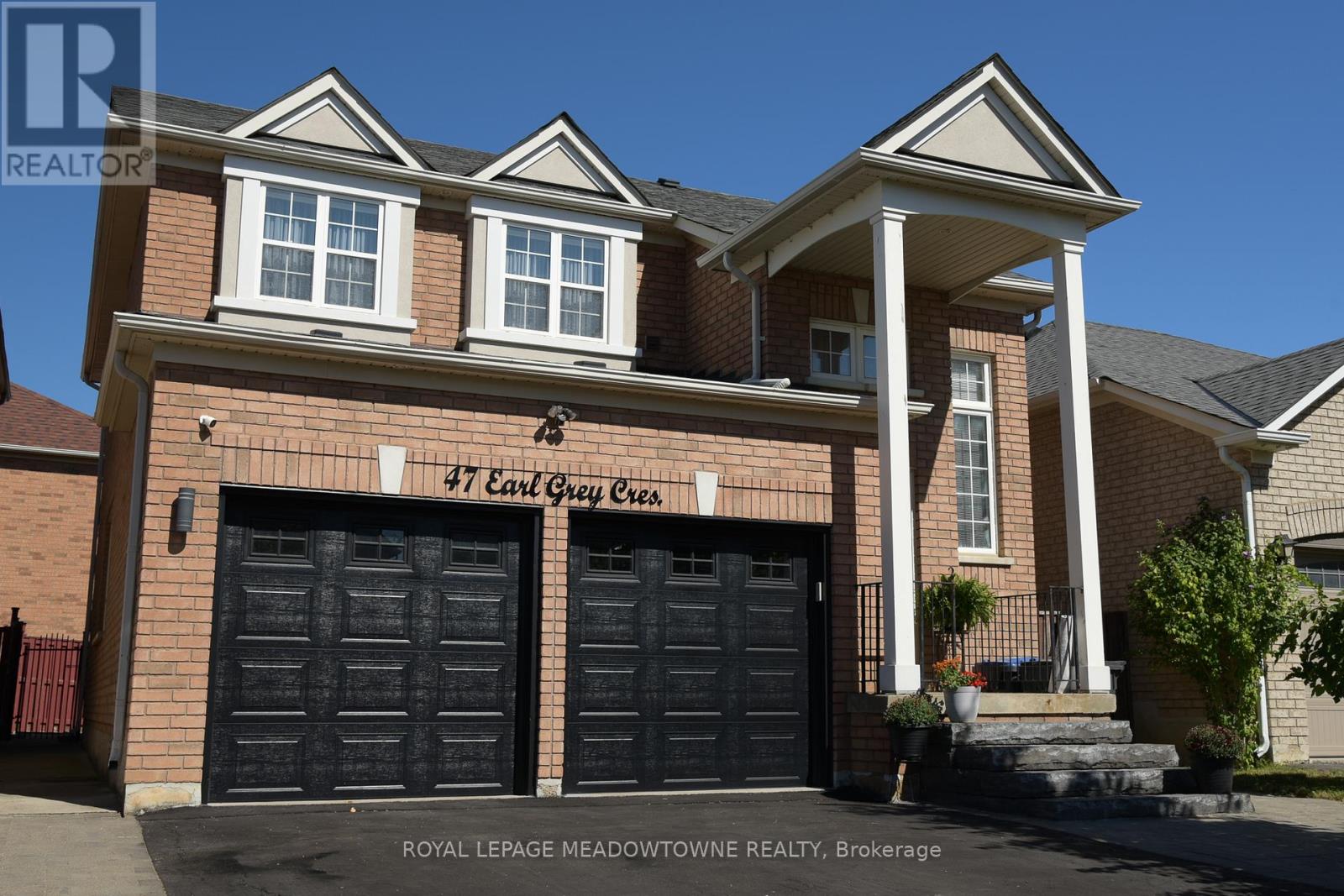 47 Earl Grey Crescent, Brampton, Ontario  L7A 2L2 - Photo 1 - W12425675