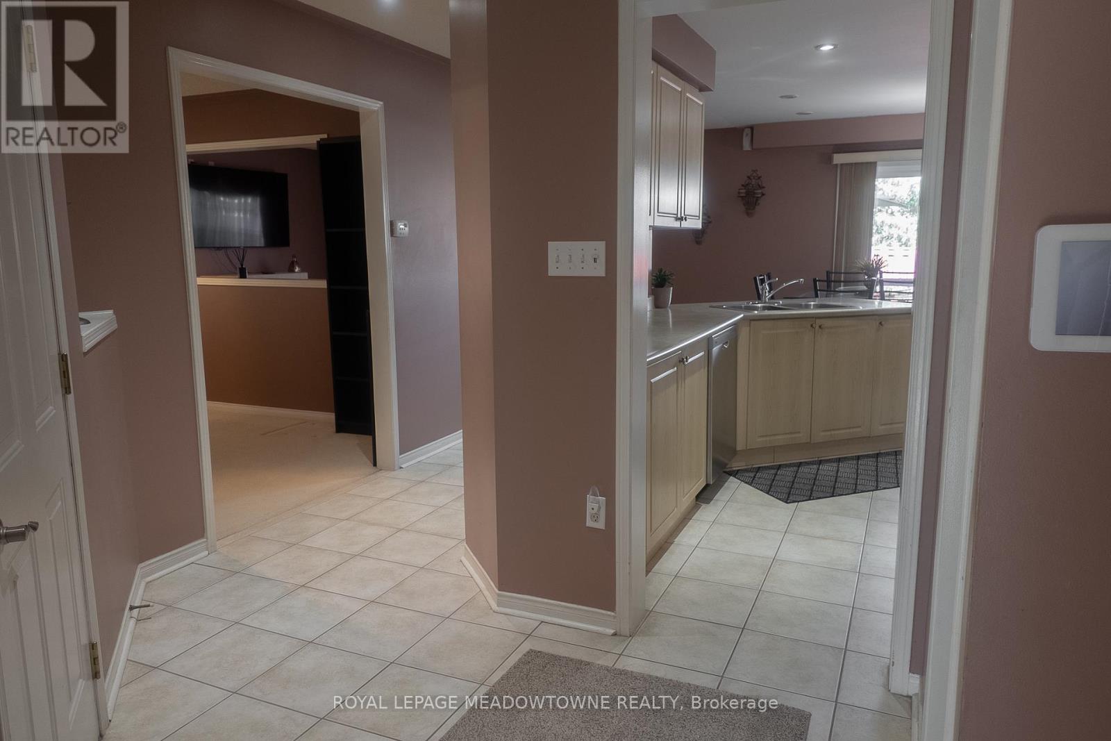 47 Earl Grey Crescent, Brampton, Ontario  L7A 2L2 - Photo 3 - W12425675