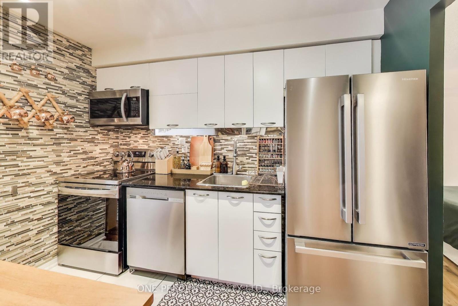 723 - 38 Joe Shuster Way, Toronto, Ontario  M6K 0A5 - Photo 6 - W12425679