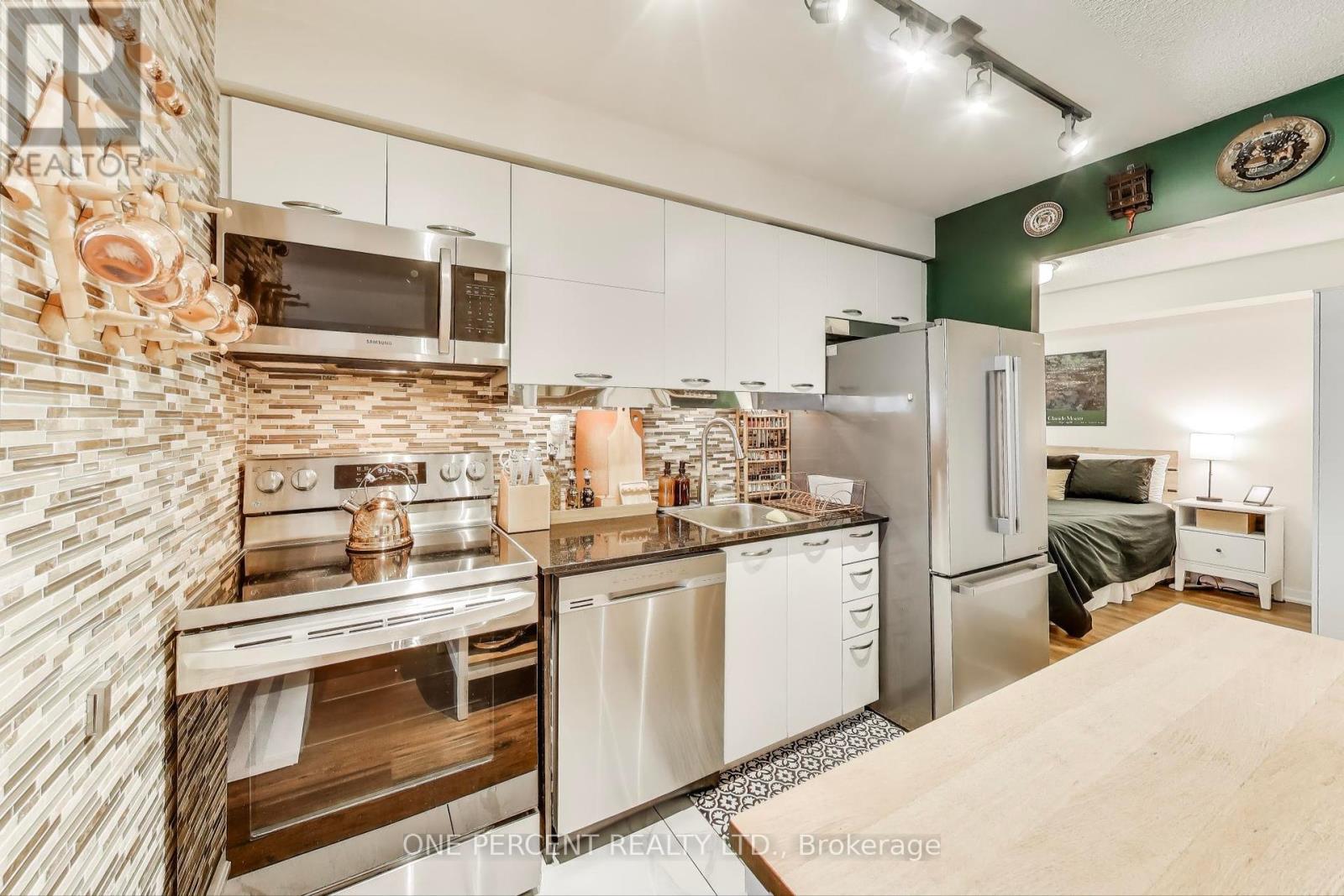 723 - 38 Joe Shuster Way, Toronto, Ontario  M6K 0A5 - Photo 8 - W12425679