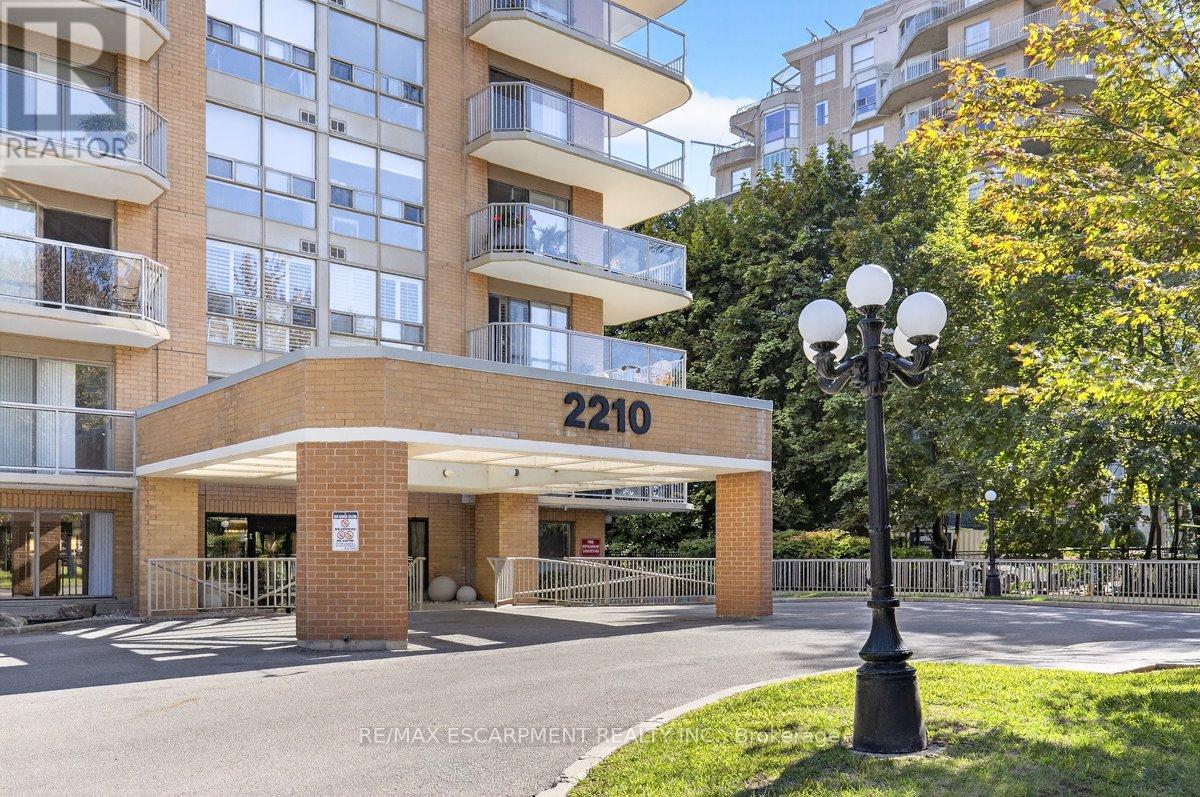203 - 2210 Lakeshore Road, Burlington (Brant), Ontario  L7R 4J9 - Photo 3 - W12425689